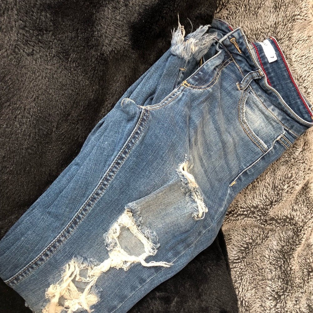 Distressed skinny jeans